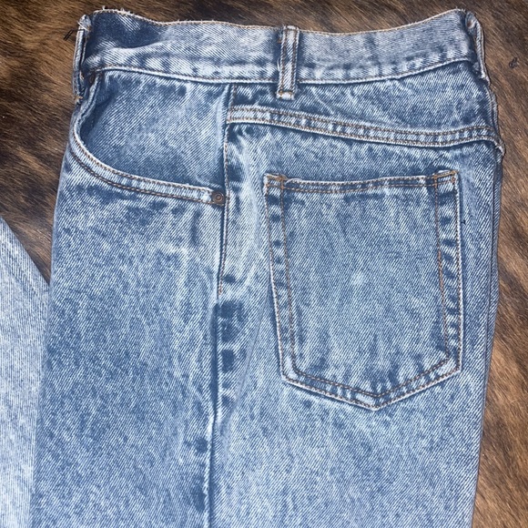 Vintage washed high waisted jeans. - Picture 2 of 9